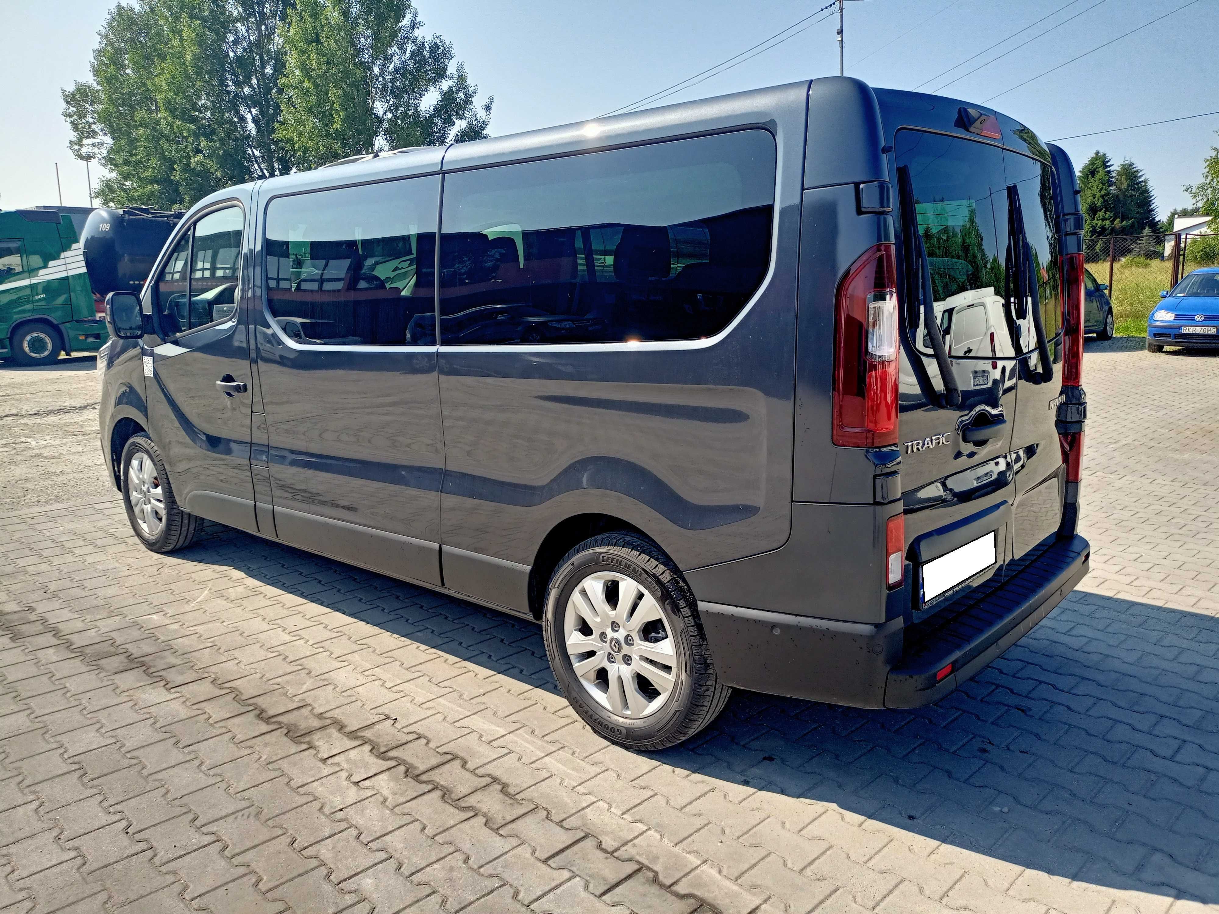 Wynajem busa Renault Trafic/2023r/ 150KM/9 osobowy/pełne wyposażenie/