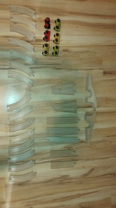 Drewniany pociąg z torami