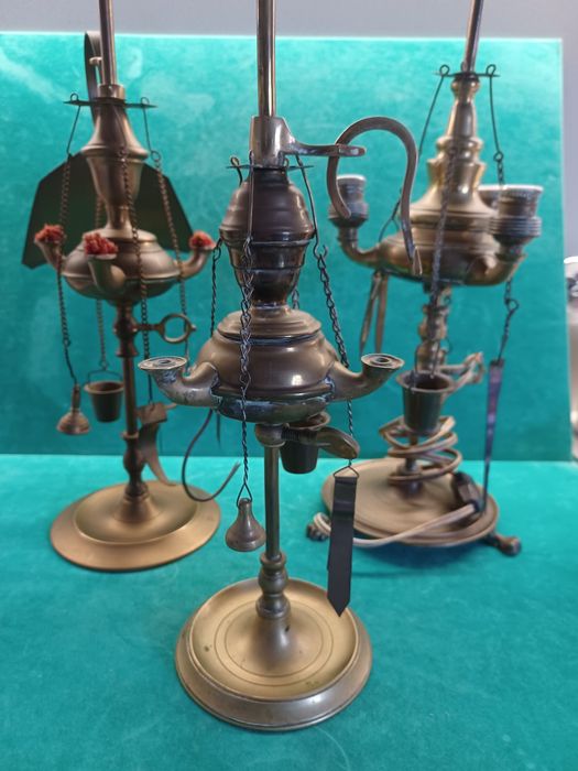 Candeias de azeite antigas em latão