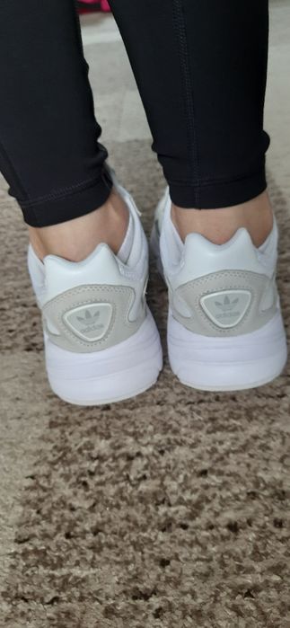 Кросівки жіночі Adidas