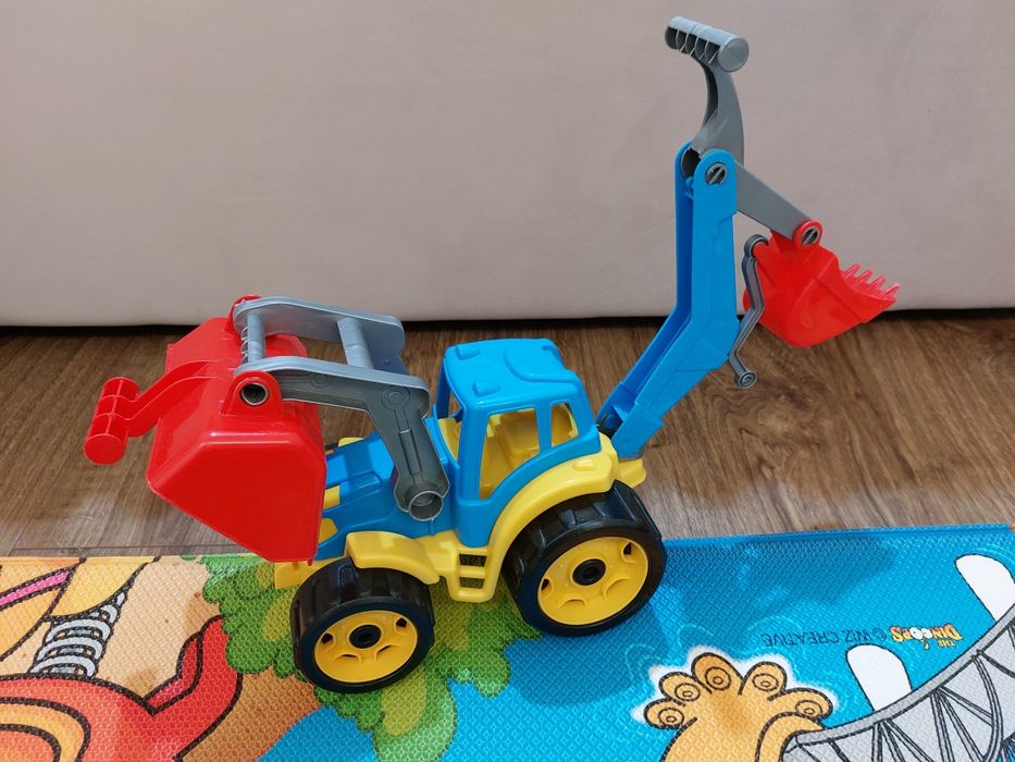 Дитяча іграшка синій трактор