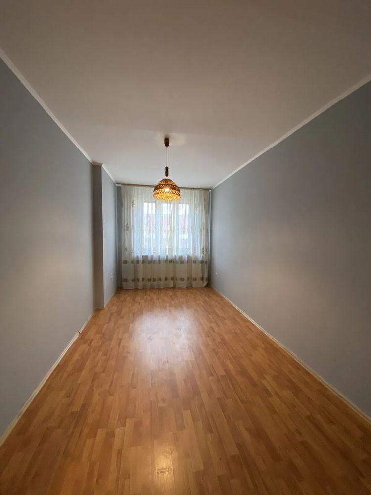 Продаж чотирикімнатної квартири по вул.Володимирська.