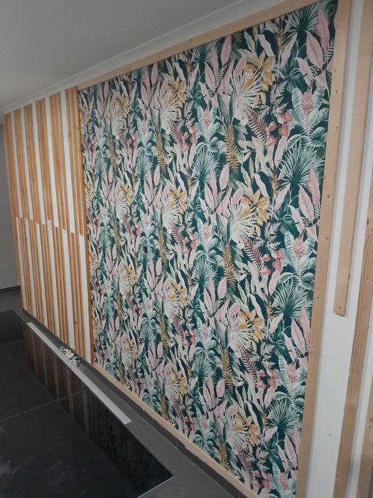 Pintura de azulejos e aplicacao de papel parede, portoes e varandins