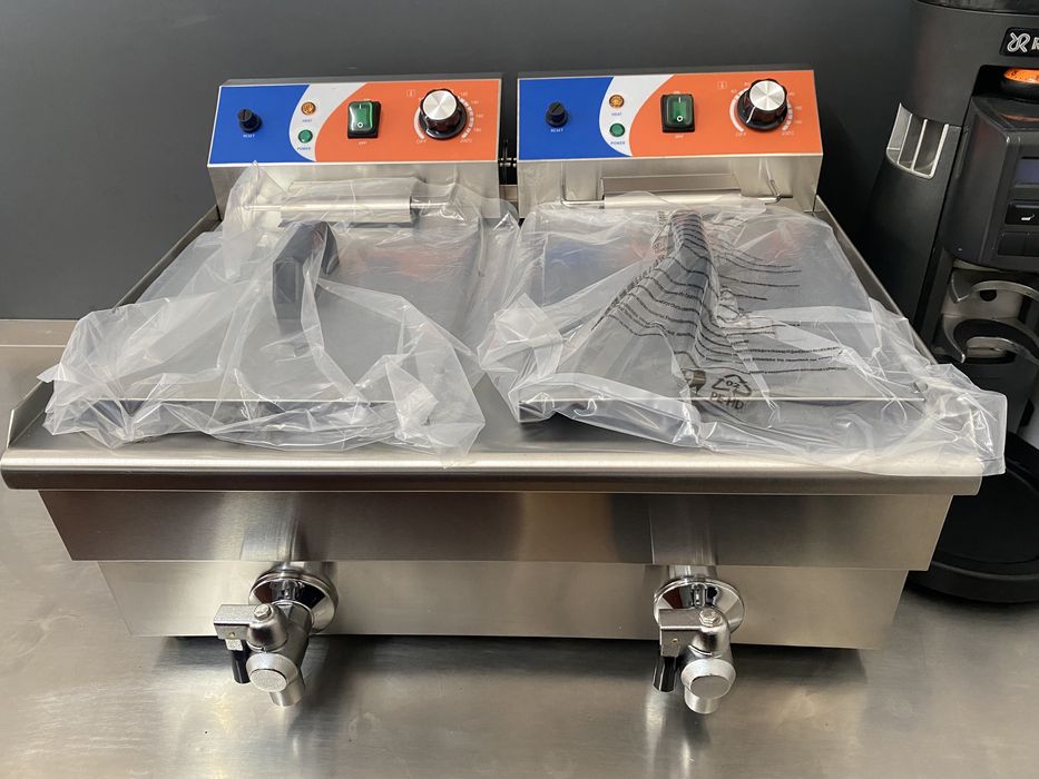 Fritadeira 10 litros mais 10 litros Nova com torneiras