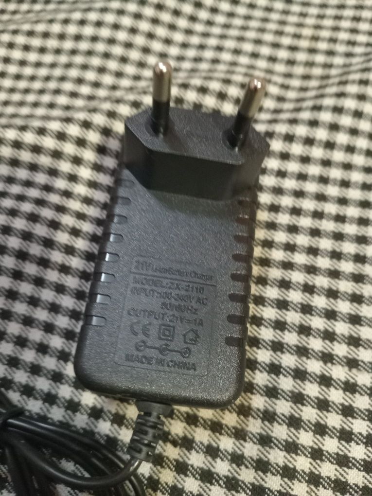 21v  зарядные  устройства