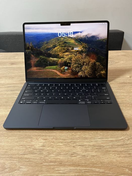 MacBook Air M2 8/256Gb 2022 АКБ 100% ноутбук б/у
