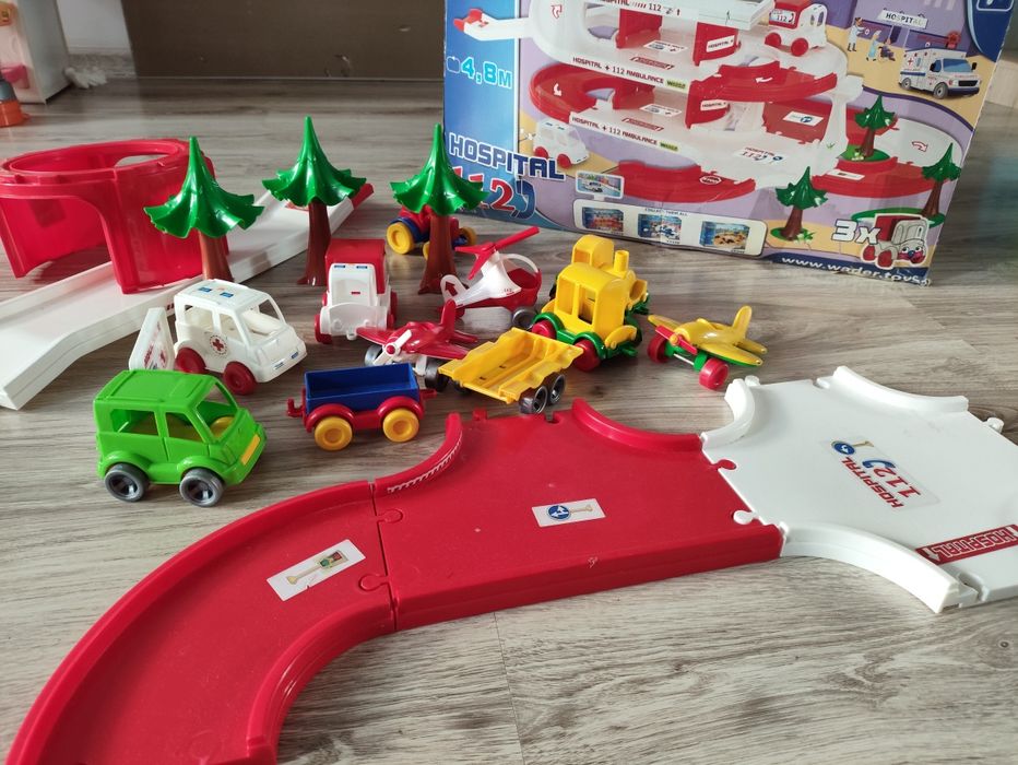 Szpital Wader i autka samolot helikopter