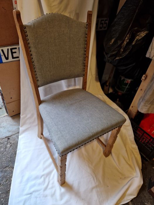 Krzesło stylowe, stare że zdobieniami