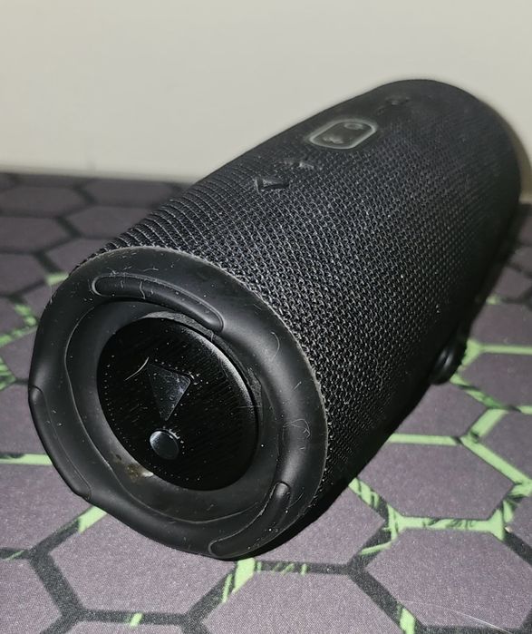 JBL Charge 5 – Som potente, sempre pronta para a festa!