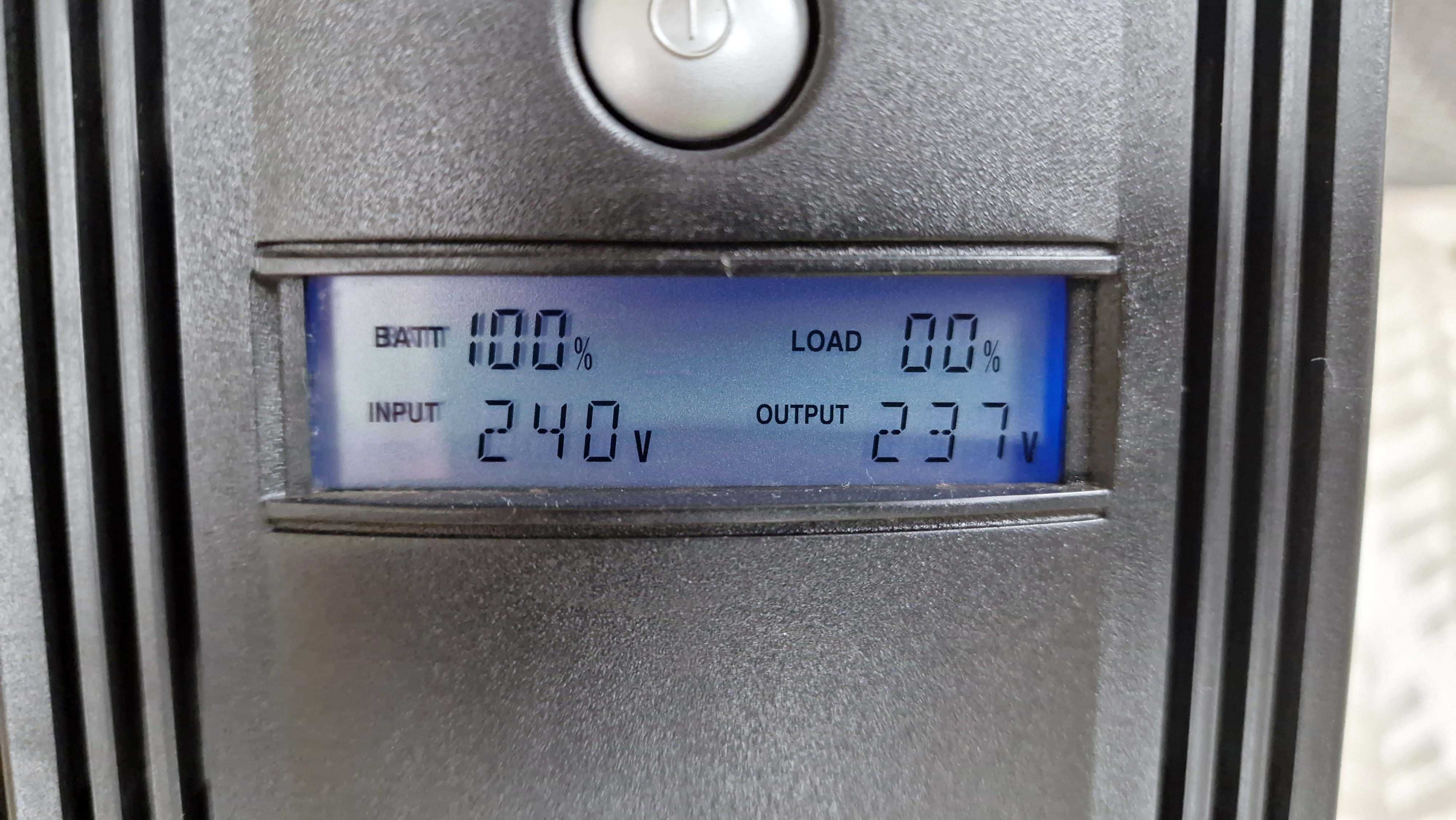 INVERTER ORVALDI INV12-500W 12VDC z ładowarką 8A - UPS