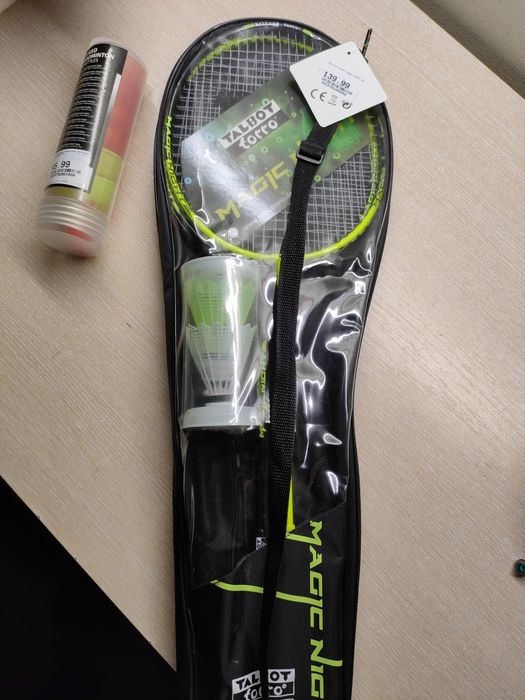 Zestaw do badmintona wraz z lotkami