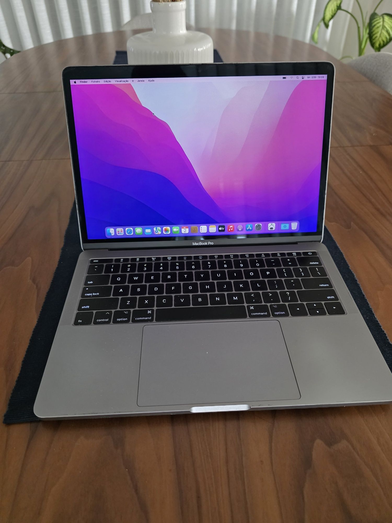 MacBook Pro 2016, 256GB c/NOVO. Troca/retoma. Com carregador