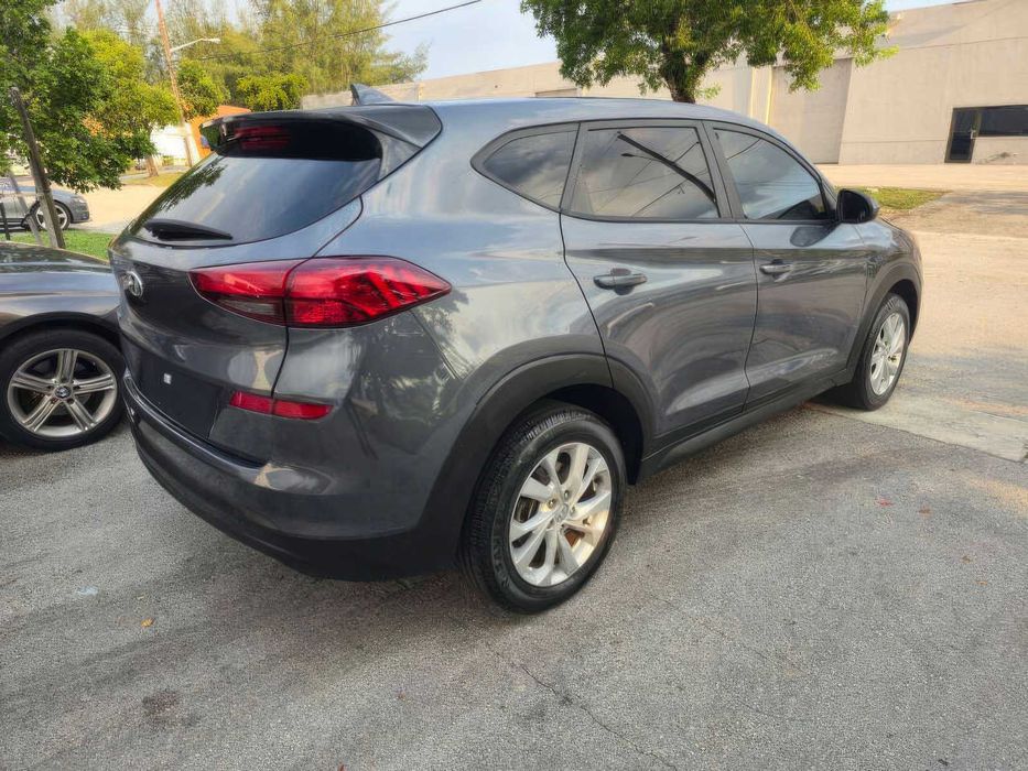 Hyundai Tucson SE      2019