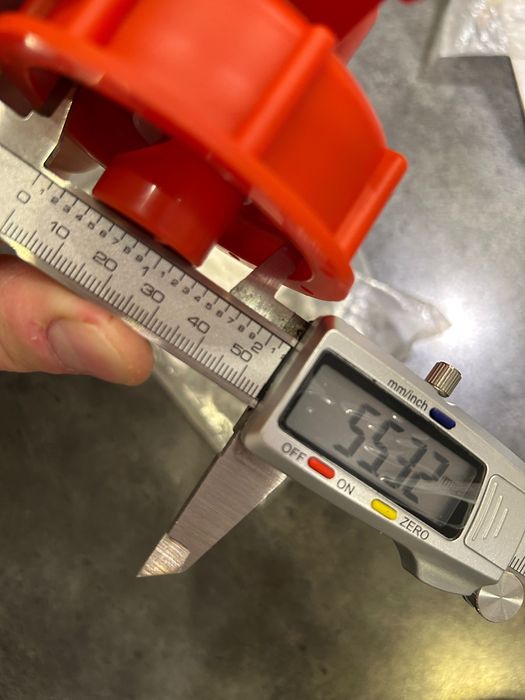 Korek do baniaków dużych z regulowanym odpowietrznikiem