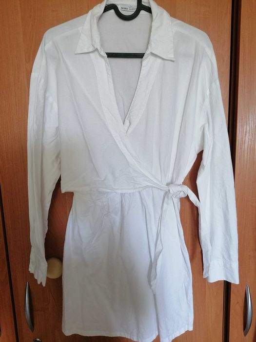 Sukienka biała Bershka