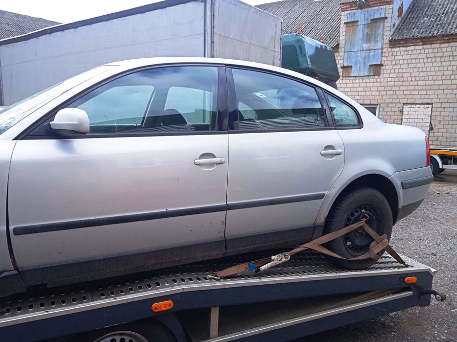 Na części VW Passat B5 1.9 TDI sedan lakier LB7Z silnik AFN skrzynia EEN maska klapa drzwi zderzak