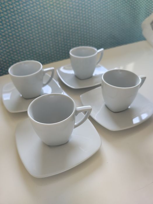 4 chávenas de café + pires