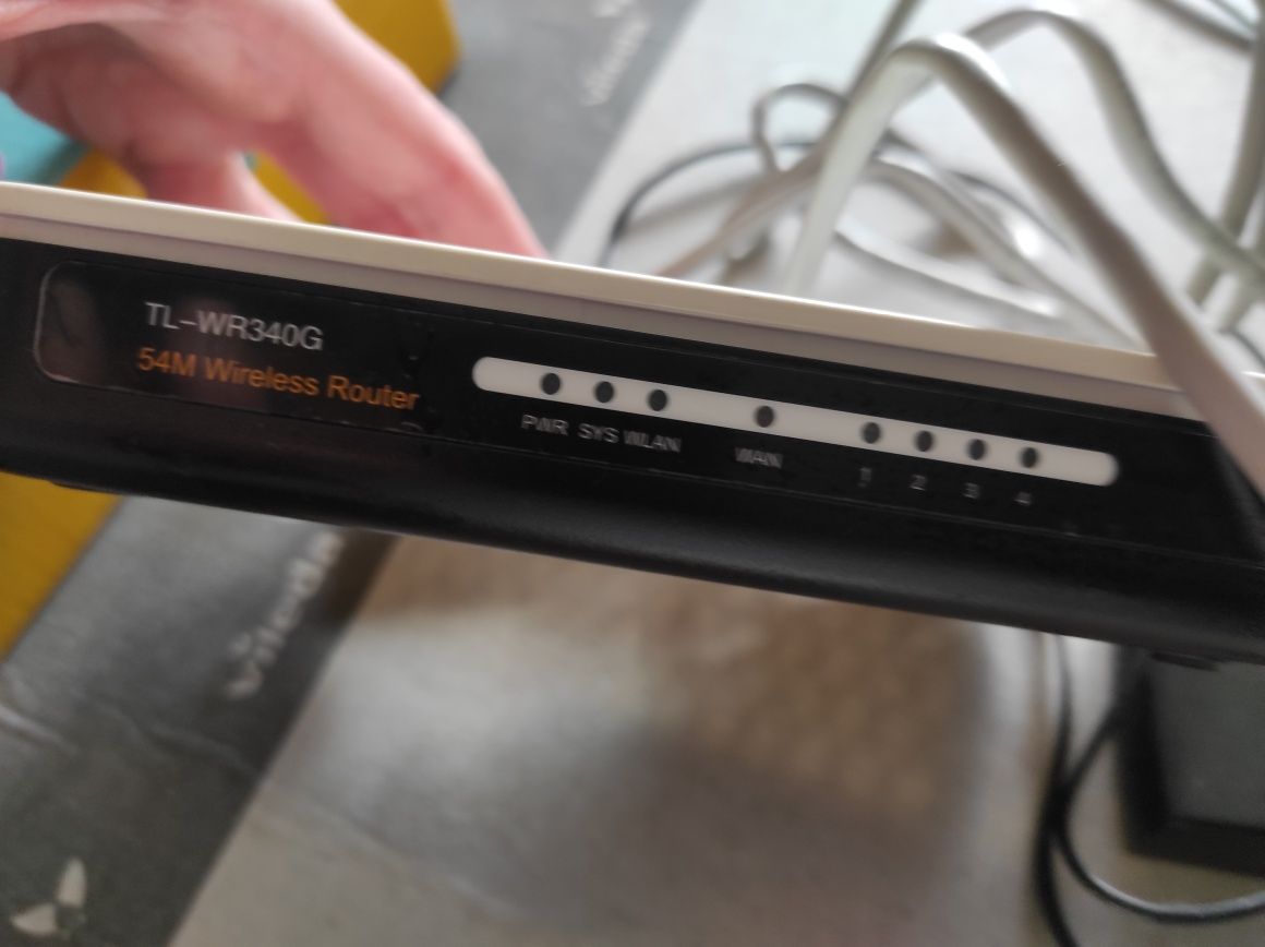 Ruter Wi-Fi TP-Link z ładowarką+ kabel