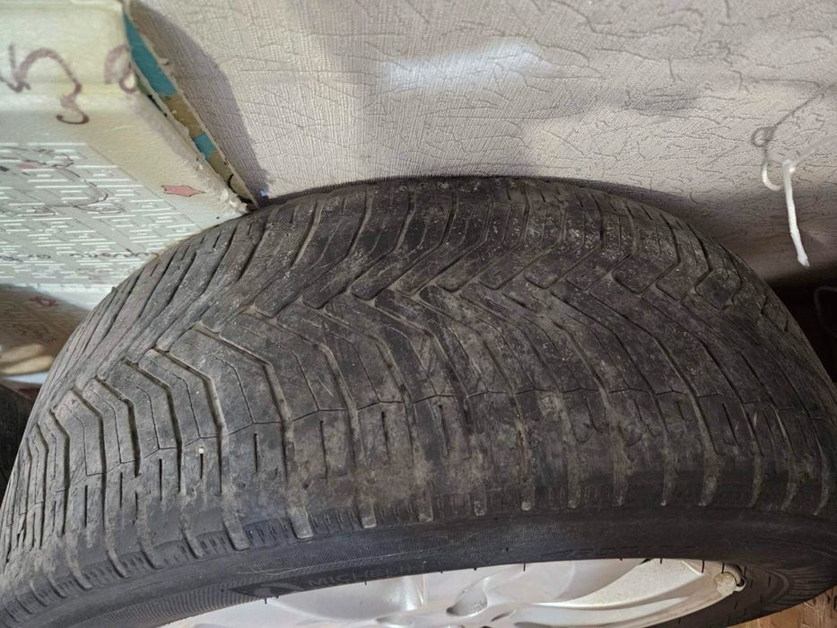 Резина всесизонна 255/55/R17 б/у 4 шт с дисками 5*108