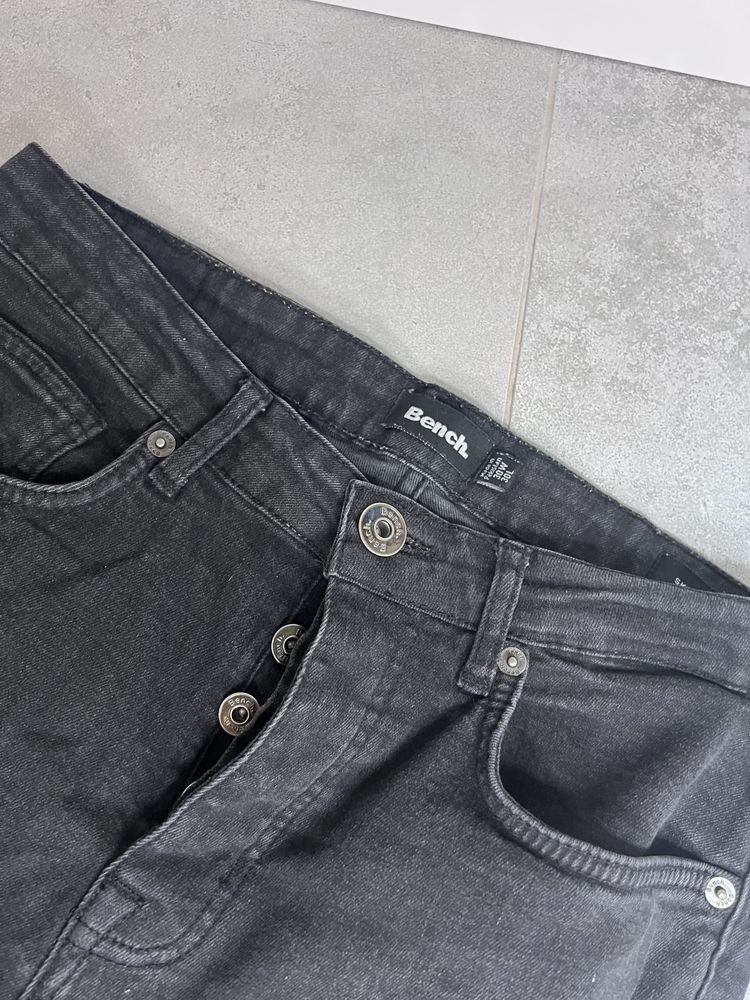 czarne spodnie jeansy skinny Bench 30W 30L