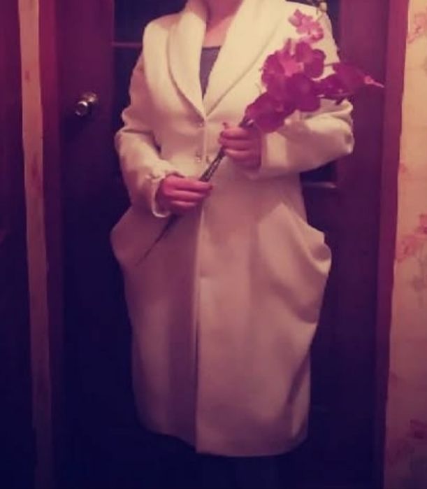 Елегантне нове біле пальто