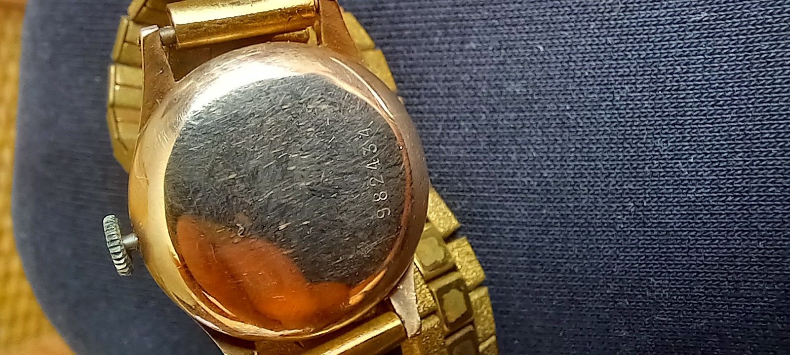 Mechaniczny złoty zabytkowy damski zegarek Doxa Anti-Magnetic 585