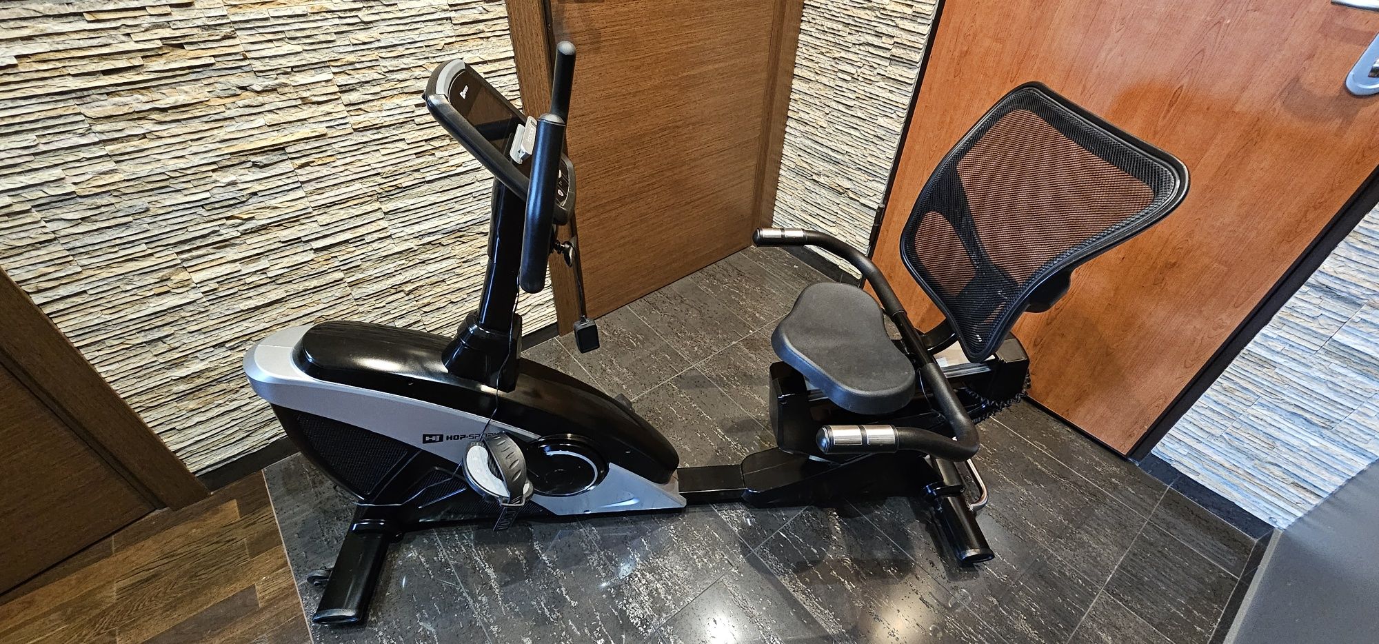 Rower leżący elektryczno-magnetyczny HS-070L Helix srebrny
Reviews
5 o