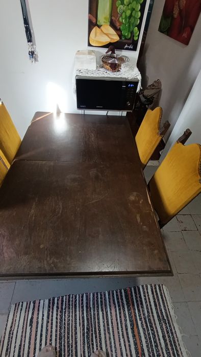 Mesa  de madeira trabalhada