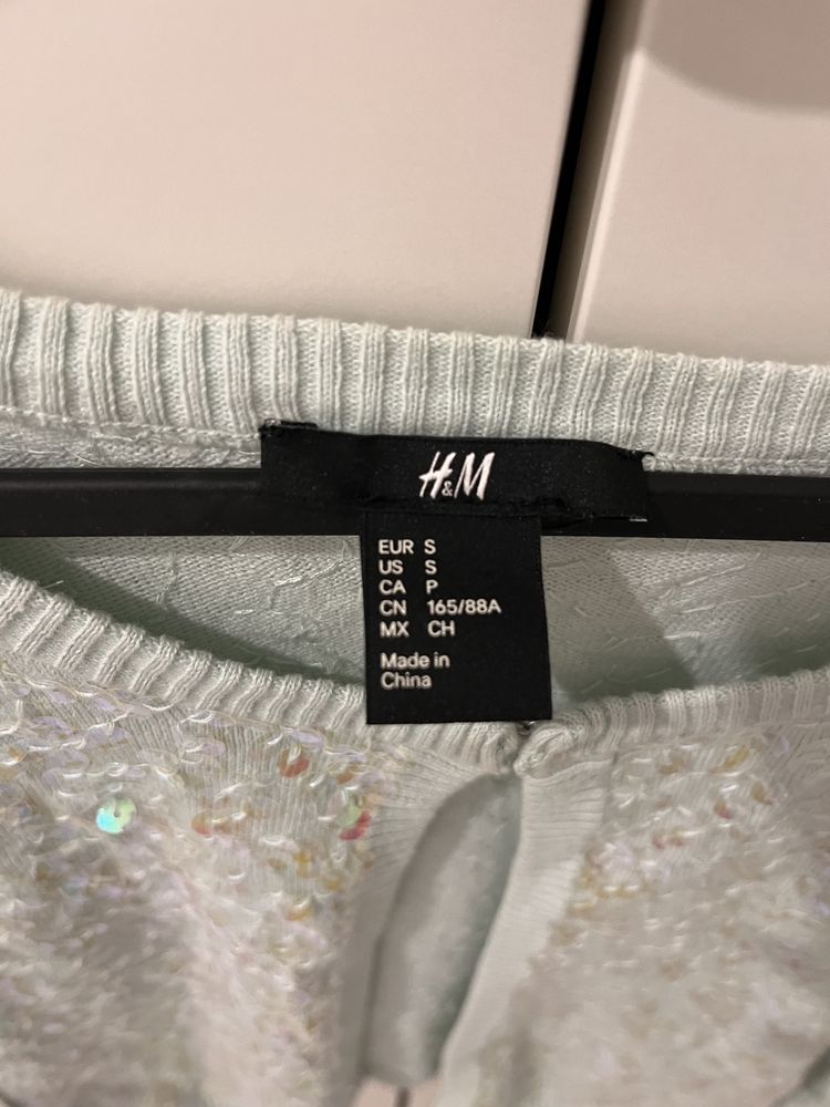 H&M seledynowy błyszczący sweterek obszyty cekinami r. S