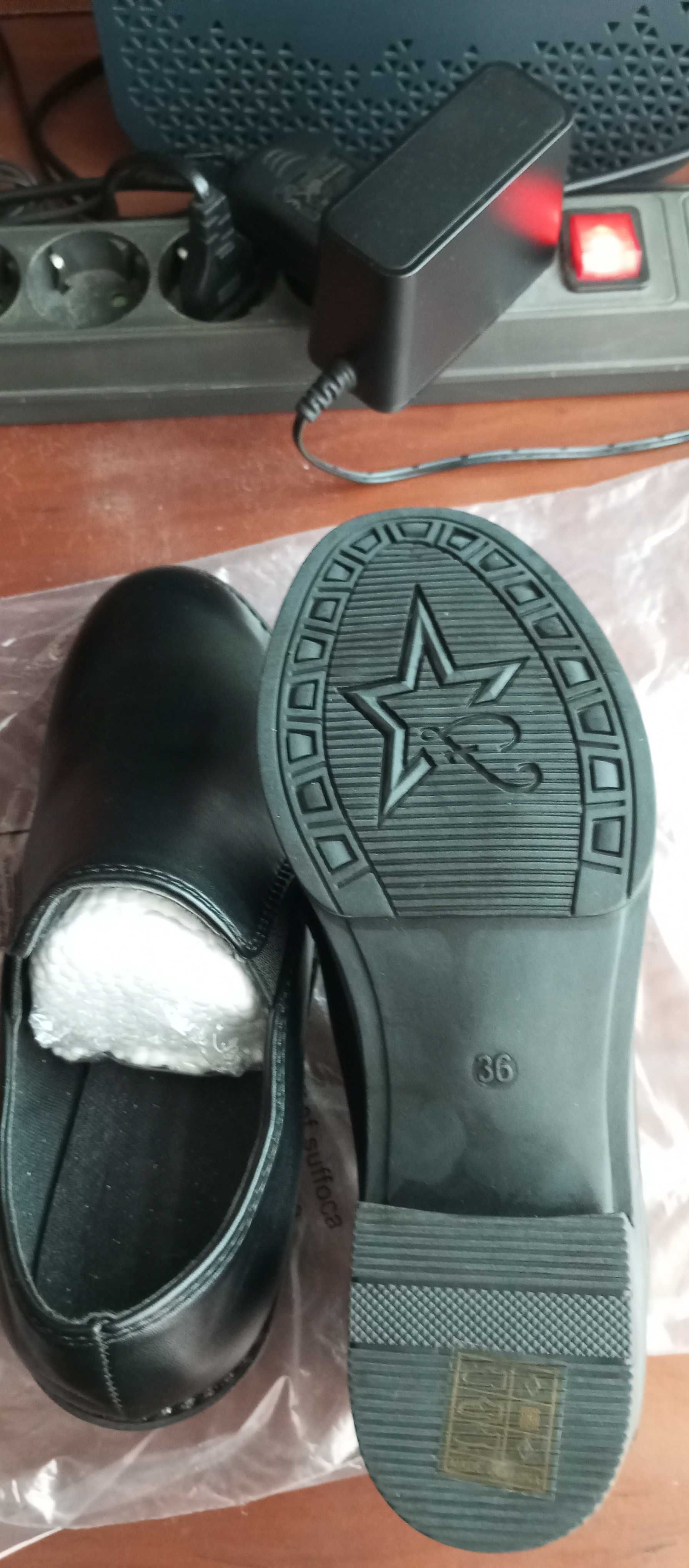 Sapatos pretos senhora