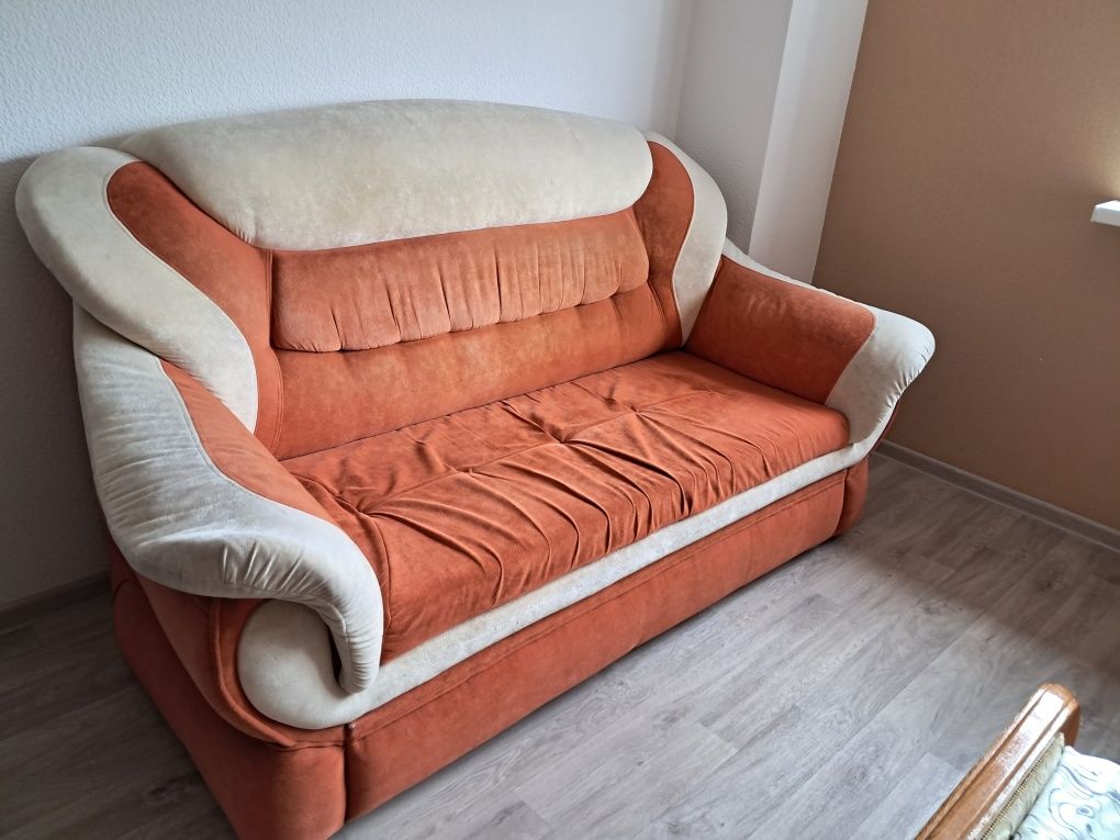 Продам мягкую мебель диван+два кресла