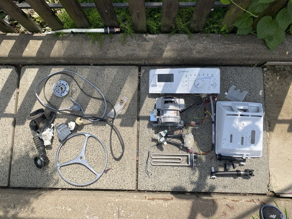 Запчастини до пральної машини Indesit