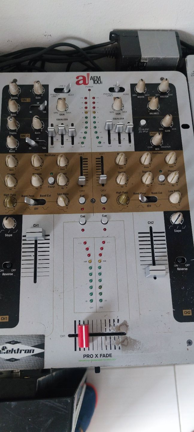 Mesa Mistura Scratch AeM 100i - com Eeitos analógicos