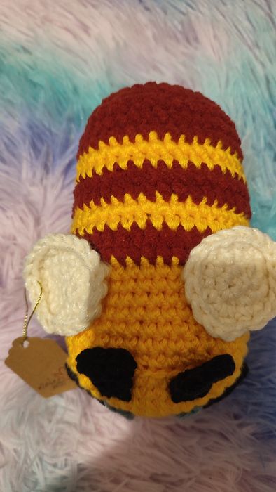 В'язана піксельна бджола