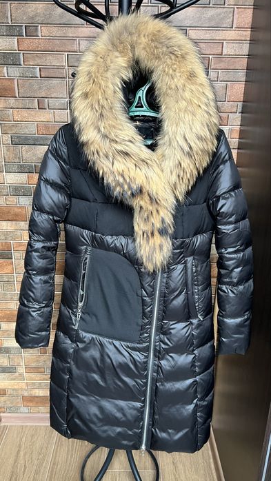 Куртка зимова з натуральним хутром єнота