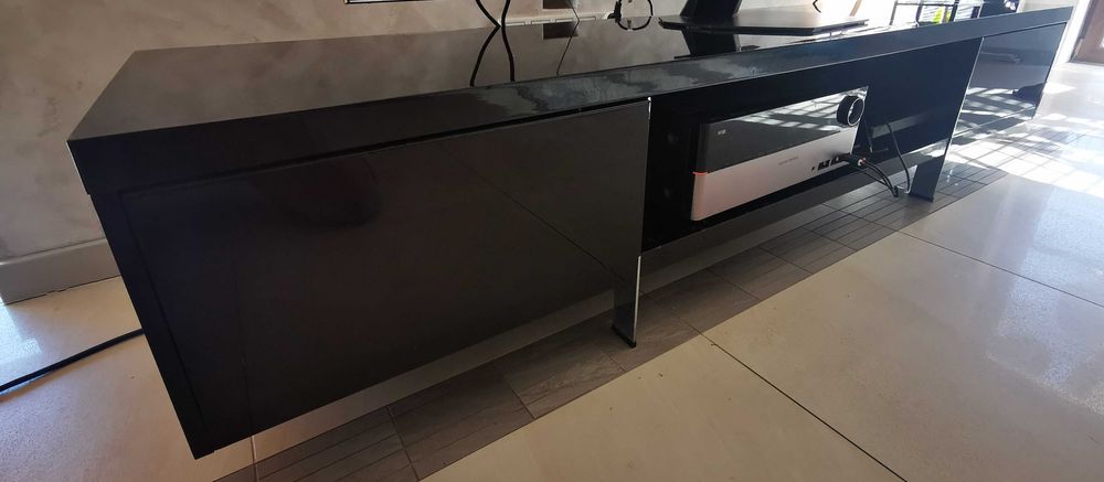 Szafka rtv czarna na wysoki połysk