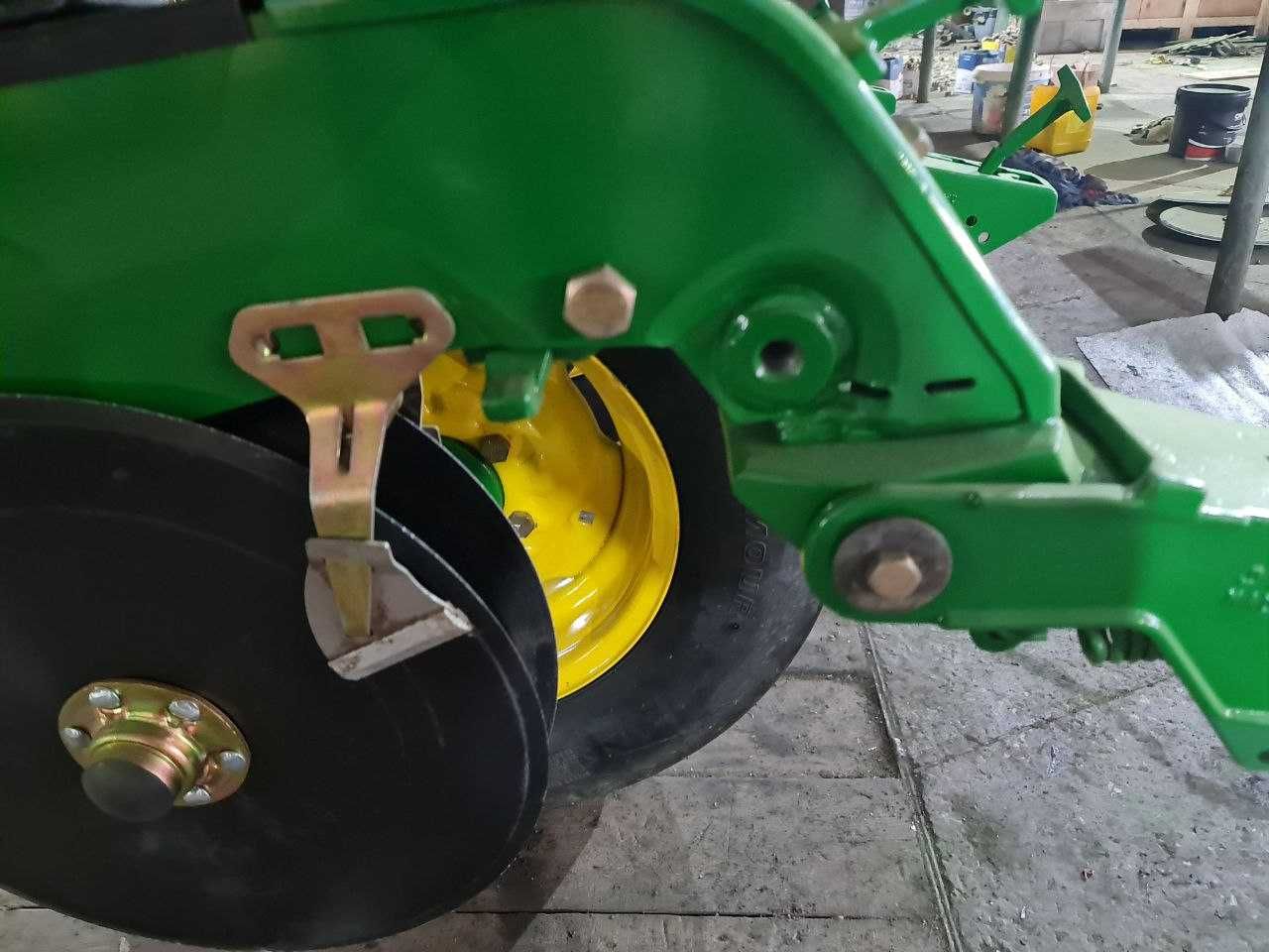 8 Рядів John Deere Рама 7200 Секція 1780 (Посилена No-Till) під МТЗ