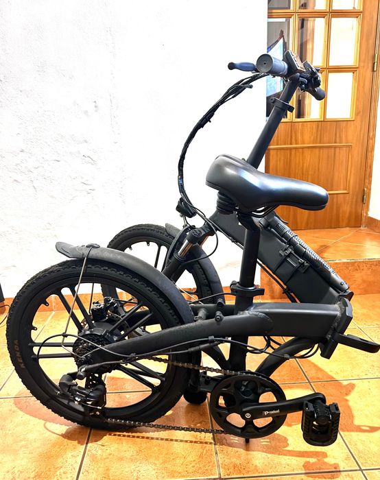 Bicicleta eléctrica dobrável