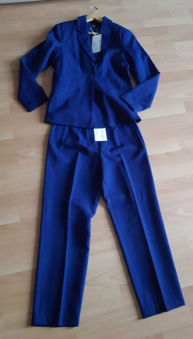 Garnitur damski ze spodniami
