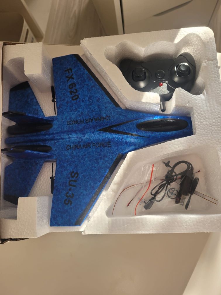 samolot zdalnie sterowany SU-35