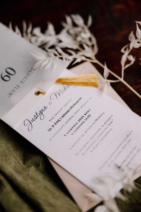 zaproszenia ślubne ze złotym chwostem i kalką