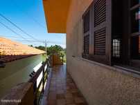 Moradia T4 com piscina e espaço comercial a 10 minutos da praia da ...