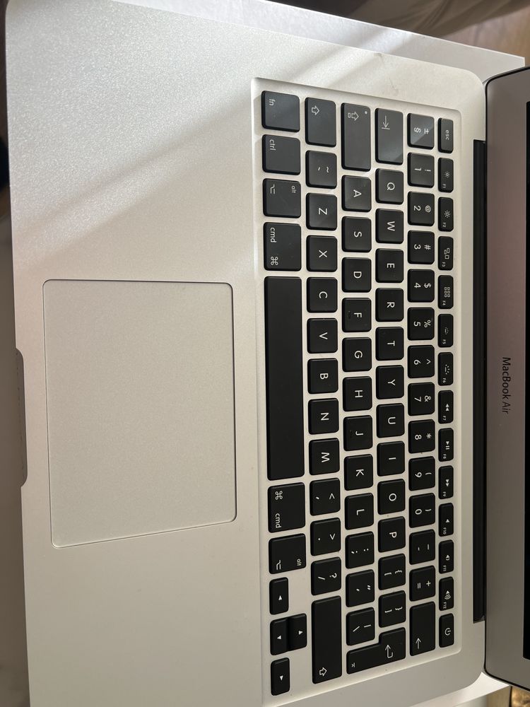 MacBook Air 13” A1466 pudełko oryginalne ładowarka stan bardzo dobry