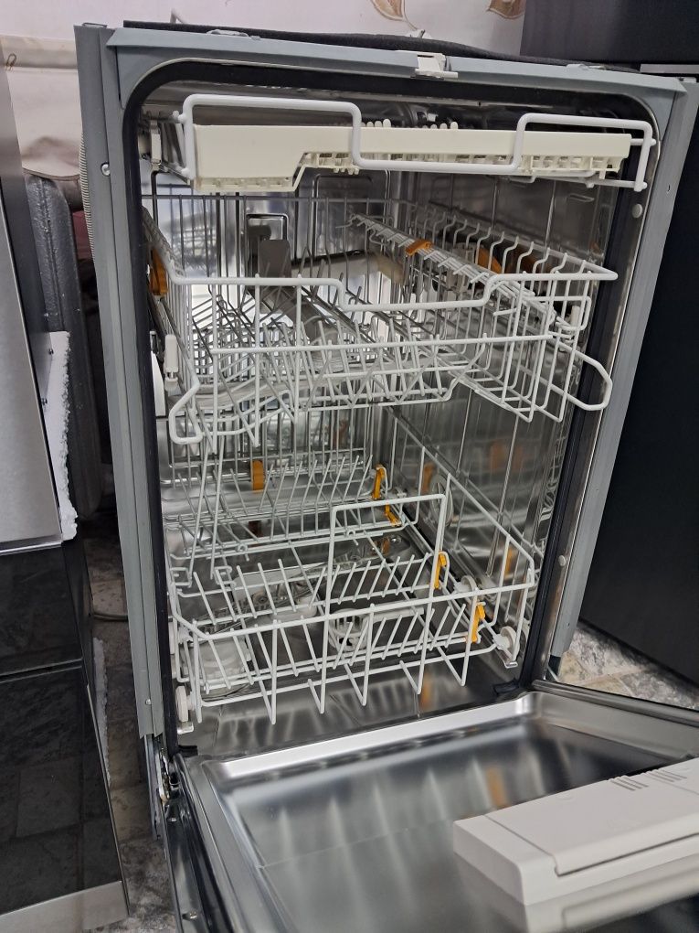 Посудомийна машина MIELE G4820, німеччина
