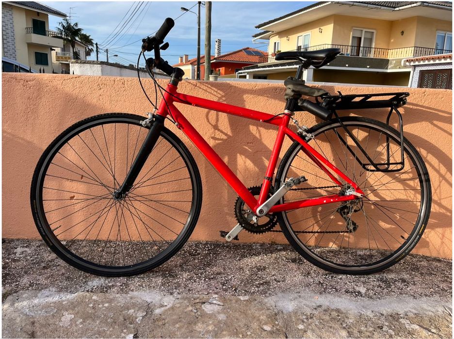 Bicicleta urbana em bom estado
