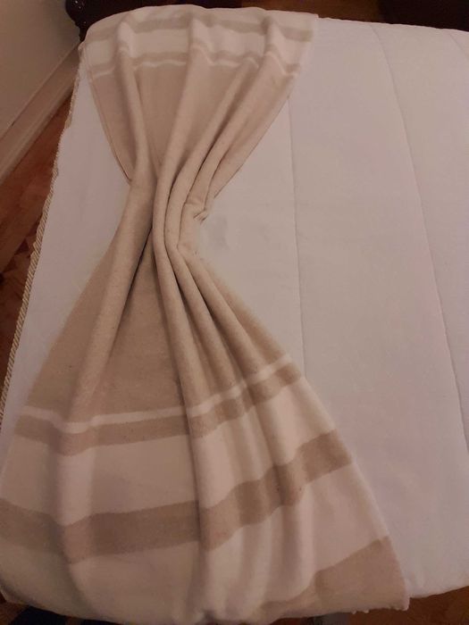 Manta Creme de algodão e lã Comprimento 1,50 cm por 1,20cm.de Largura
