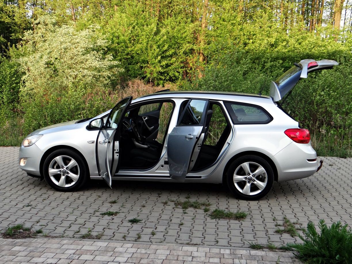 Opel Astra J 1.7cdti 2011r Doinwestowana