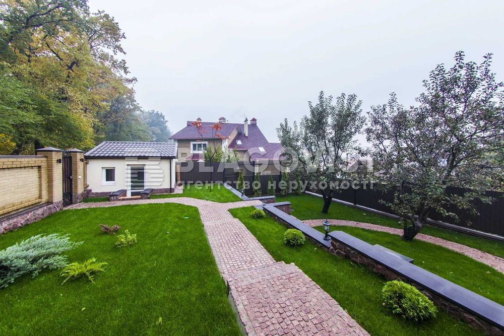 Чудовий будинок поряд Голосеевского парку, м. Голосіївська