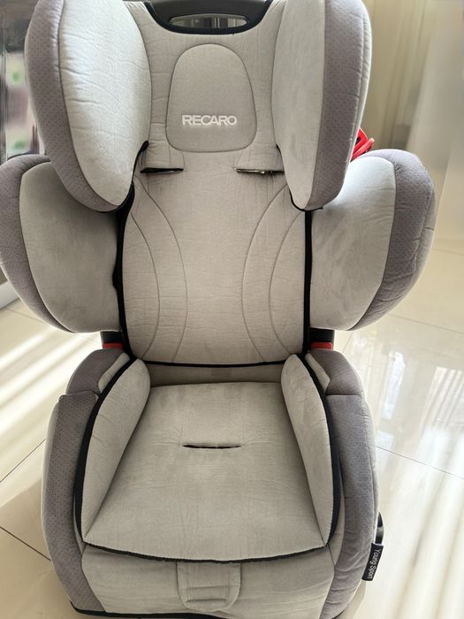 Продам автокресло Recaro Young Sport, почищено + накладка на сиденье