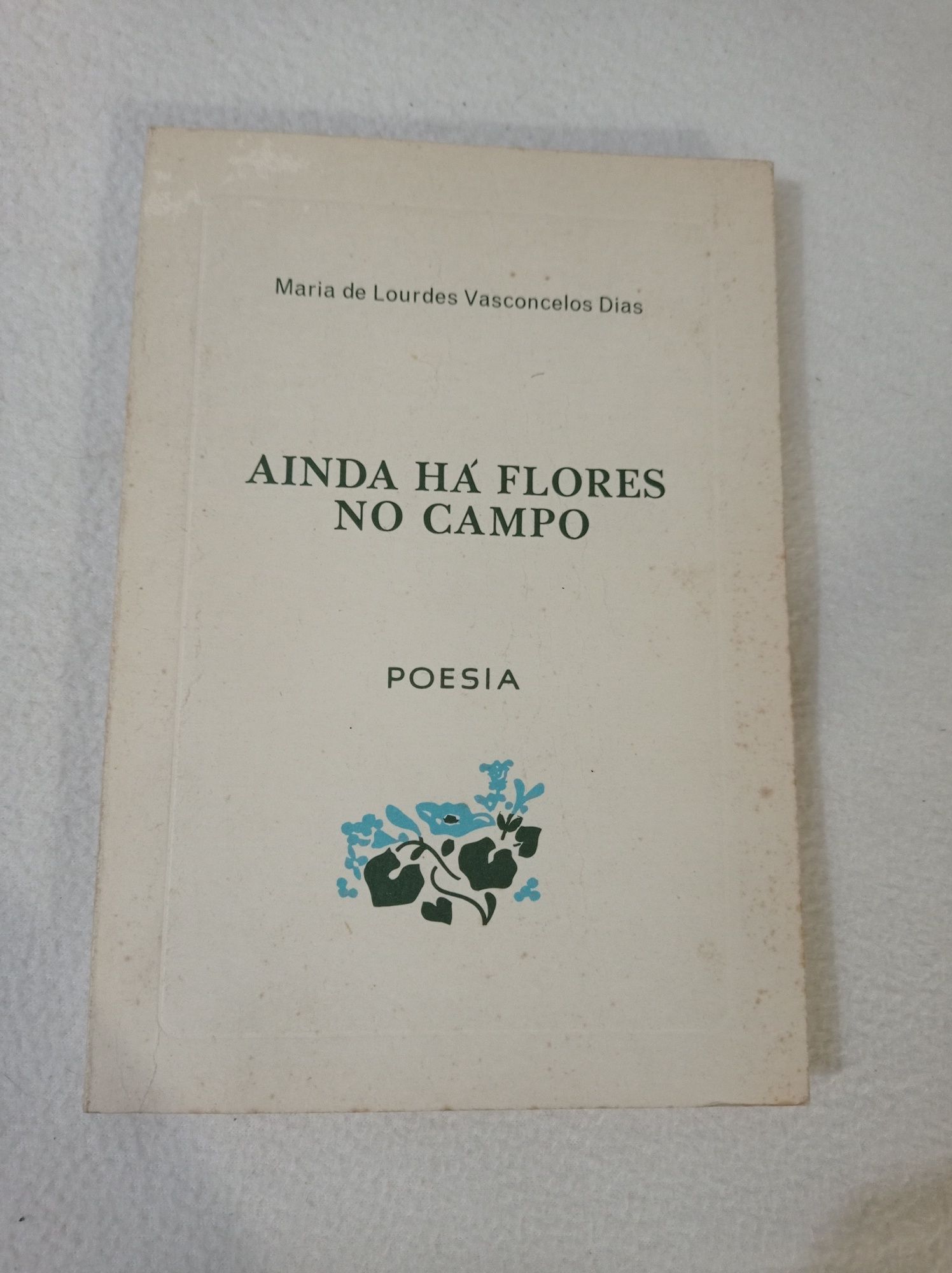 Ainda há flores no campo - Maria de Lourdes Vasconcelos Dias